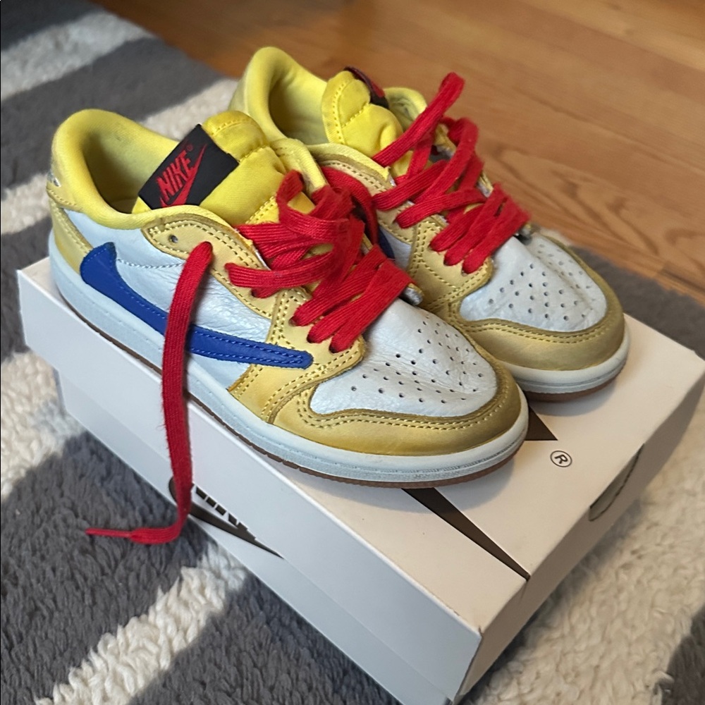 Travis Scott x air Jordan 1 retro low OG canary.